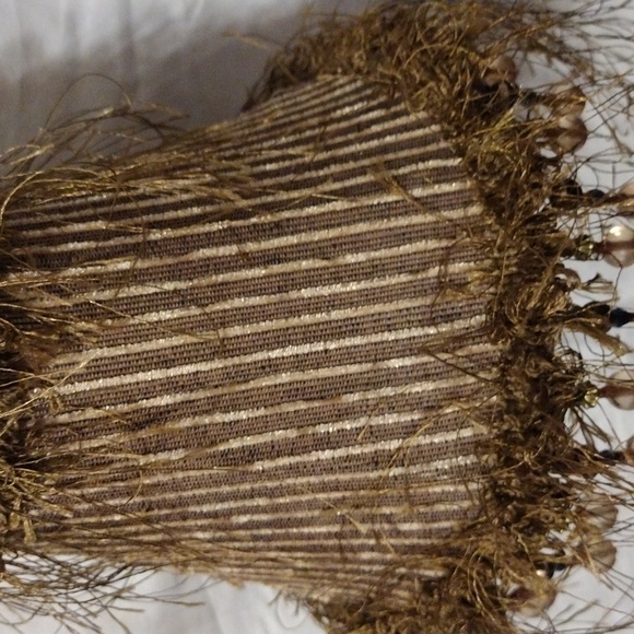 Vintage, small lamp shade measures 6 in across - Picture 2 of 5